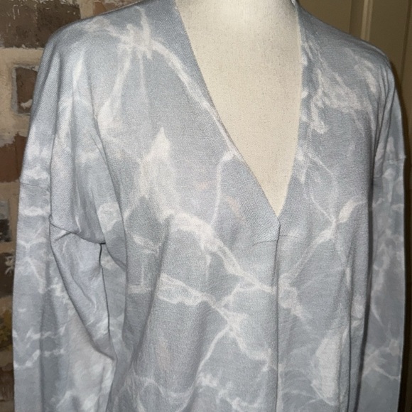 White + Warren Misty Gray Marbled V-Neck Sweater Tie-Dye Lightweight Oversized - Picture 7 of 10